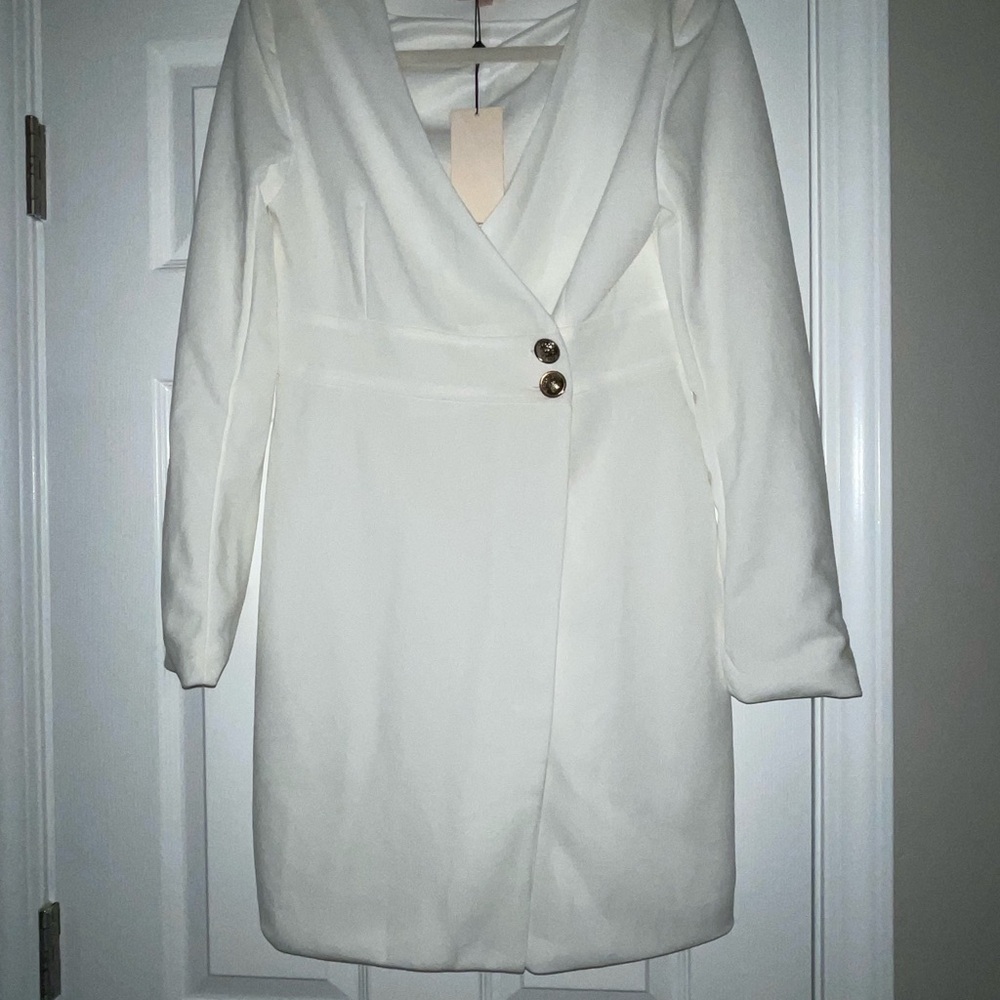 Elegant White Long Sleeve Dress